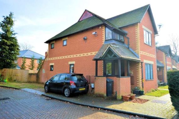 2 Bedroom End of Ter...